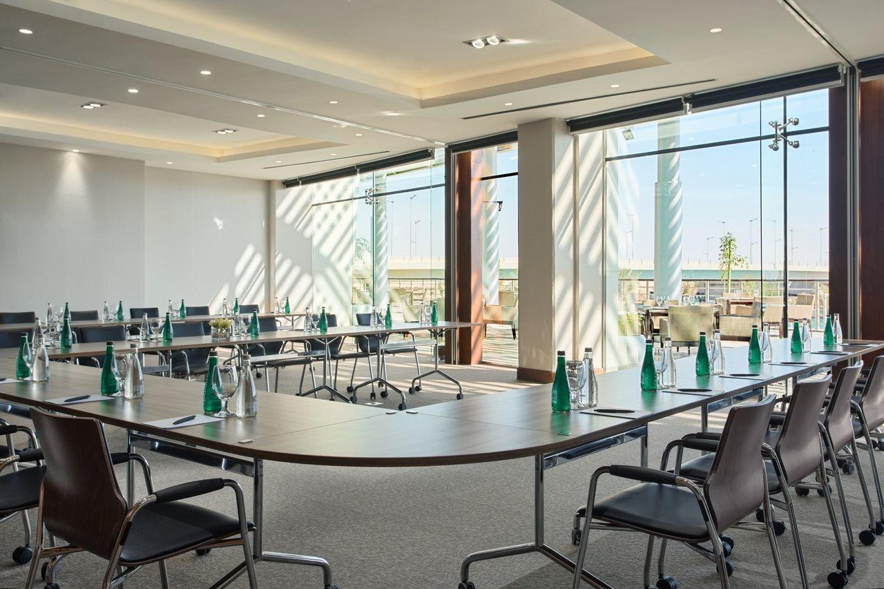 เบย์ ลา ซัน โฮเต็ล แอนด์ มารีนา Hotel King Abdullah Economic City ภายนอก รูปภาพ Meeting room