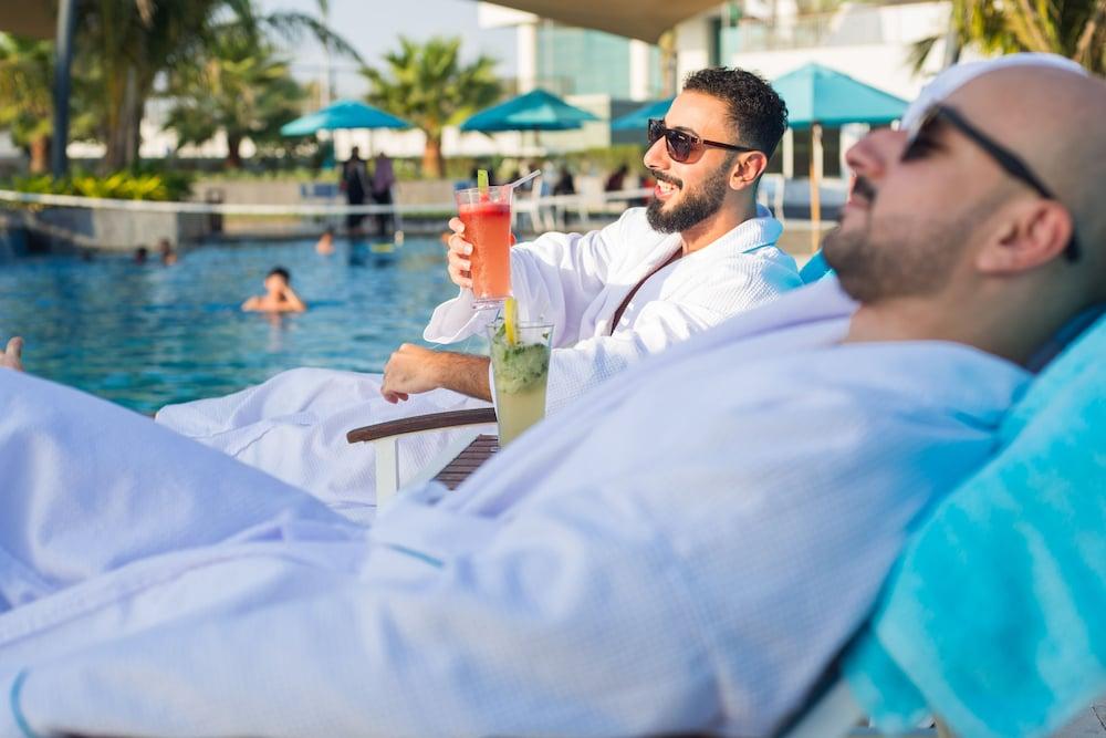 เบย์ ลา ซัน โฮเต็ล แอนด์ มารีนา Hotel King Abdullah Economic City ภายนอก รูปภาพ Pool at the hotel