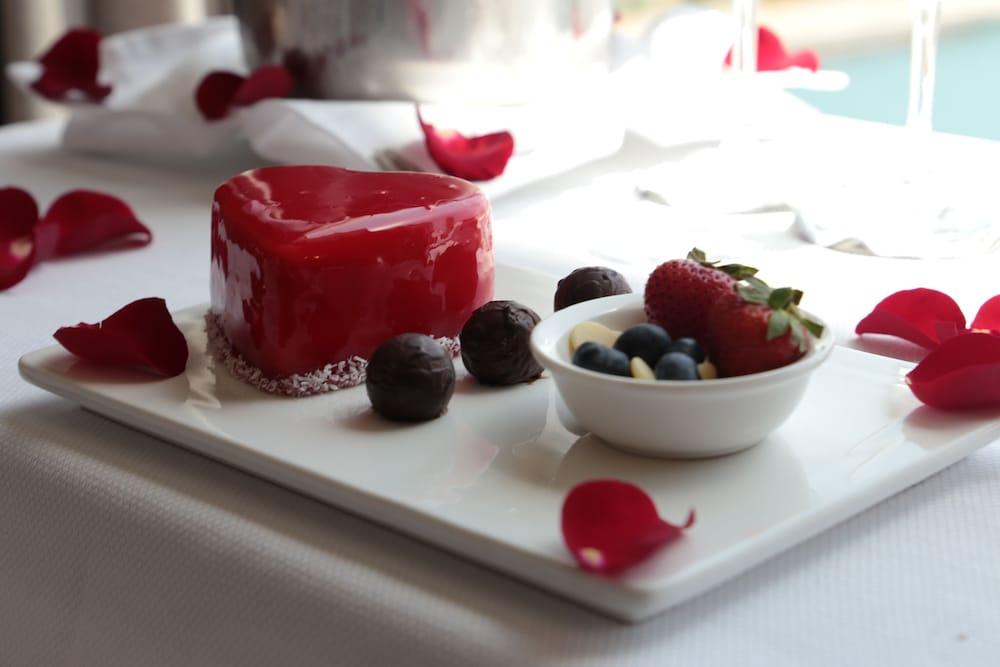 เบย์ ลา ซัน โฮเต็ล แอนด์ มารีนา Hotel King Abdullah Economic City ภายนอก รูปภาพ A dessert