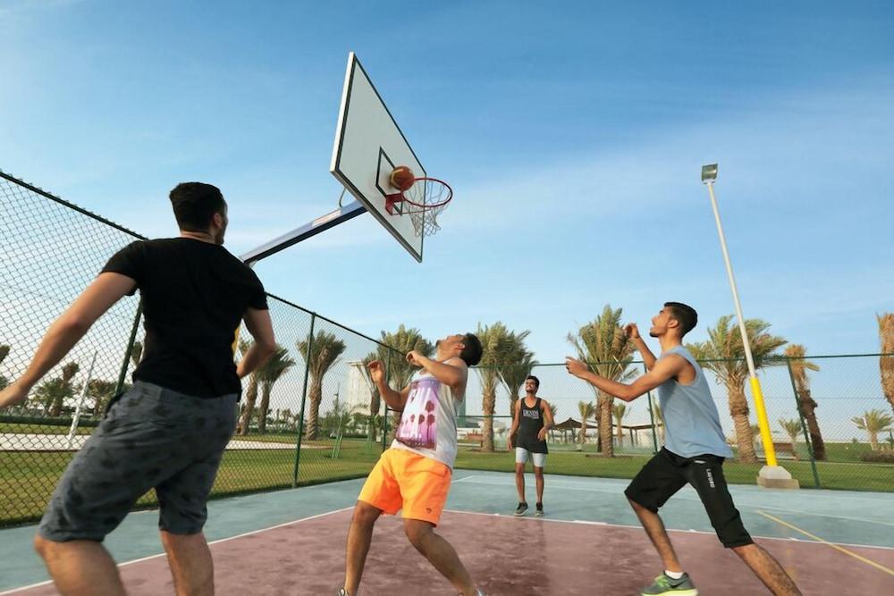 เบย์ ลา ซัน โฮเต็ล แอนด์ มารีนา Hotel King Abdullah Economic City ภายนอก รูปภาพ Basketball in Al-Shaab
