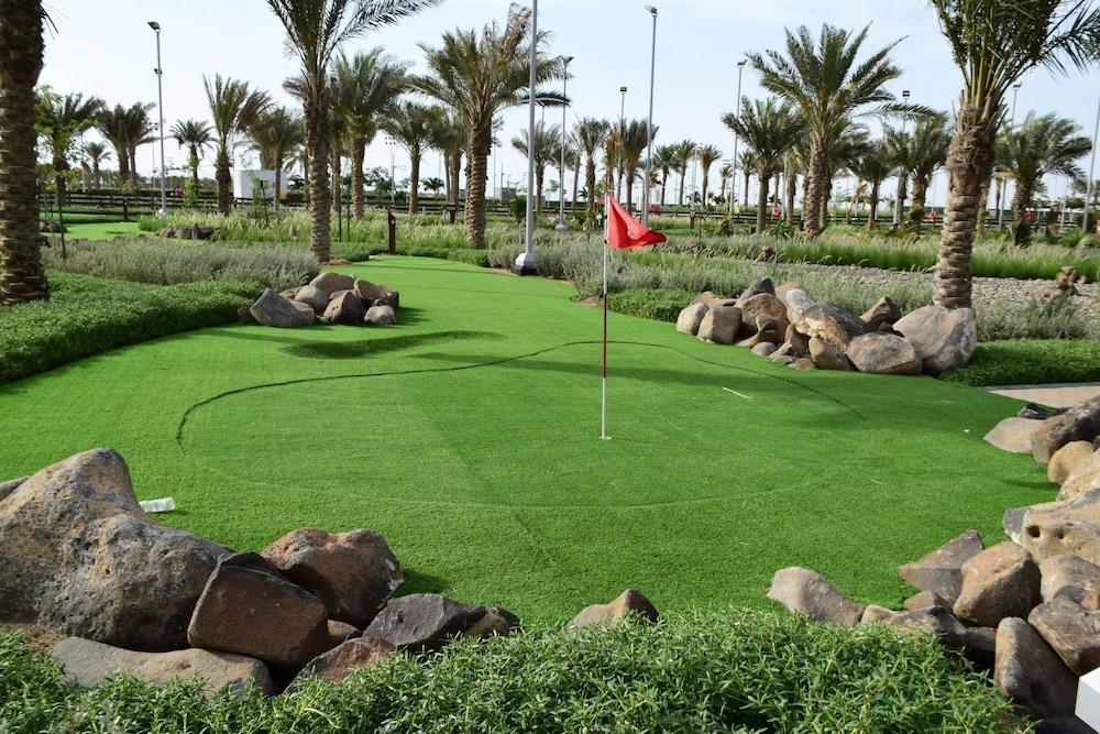 เบย์ ลา ซัน โฮเต็ล แอนด์ มารีนา Hotel King Abdullah Economic City ภายนอก รูปภาพ Golf course at Al Forsan National Club