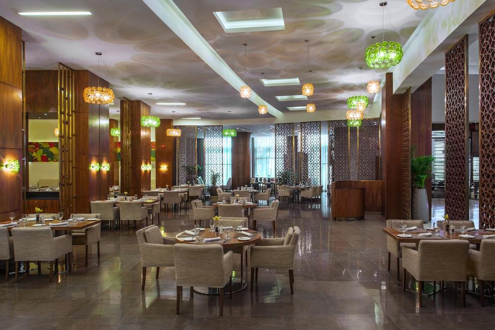เบย์ ลา ซัน โฮเต็ล แอนด์ มารีนา Hotel King Abdullah Economic City ภายนอก รูปภาพ The restaurant