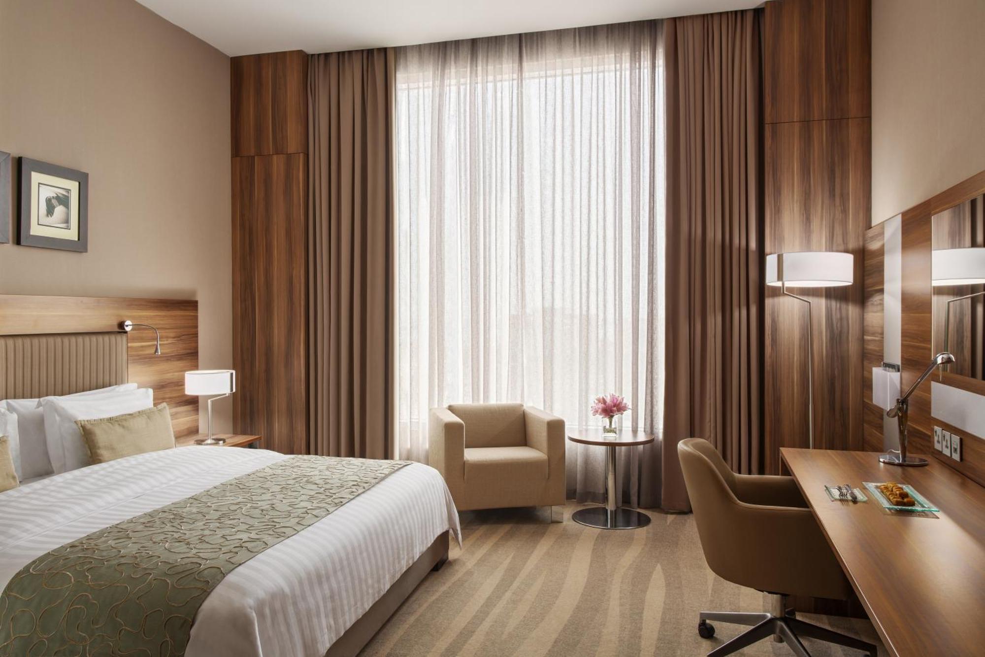 เบย์ ลา ซัน โฮเต็ล แอนด์ มารีนา Hotel King Abdullah Economic City ภายนอก รูปภาพ A room at the hotel