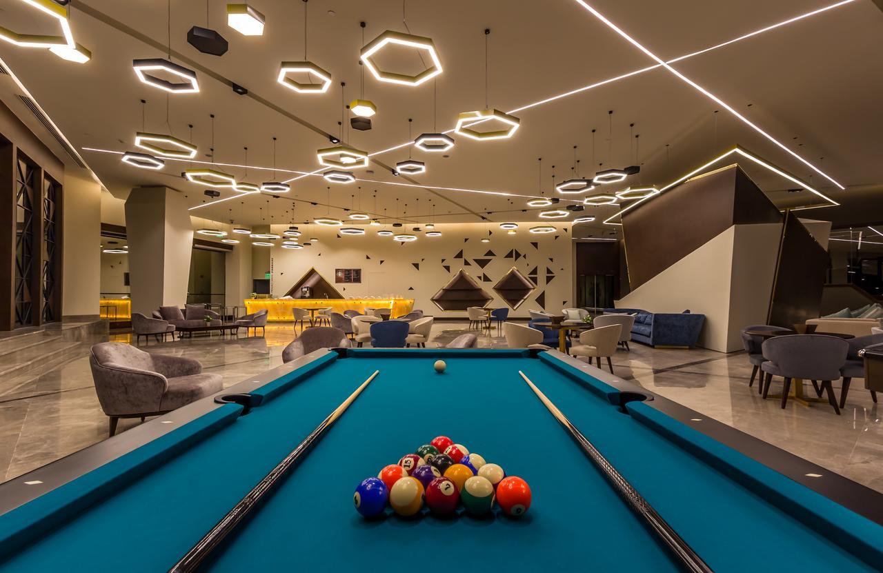 เบย์ ลา ซัน โฮเต็ล แอนด์ มารีนา Hotel King Abdullah Economic City ภายนอก รูปภาพ The pool table at the 100000-square-foot (9,300 m2) clubhouse
